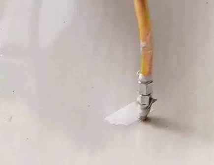 大东瓷砖空鼓维修公司专业解答在瓷砖铺贴过程中，如果使用的砂料过粗（如全部使用了粗砂），可能会导致以下问题